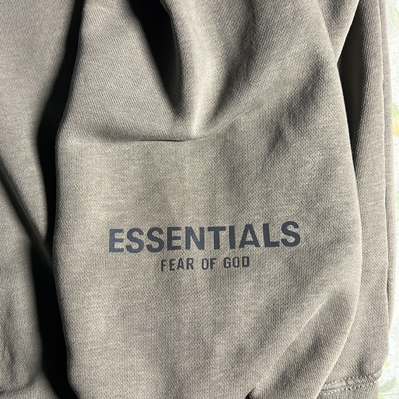 Essentials Sweatshirt - Picture 3 of 4